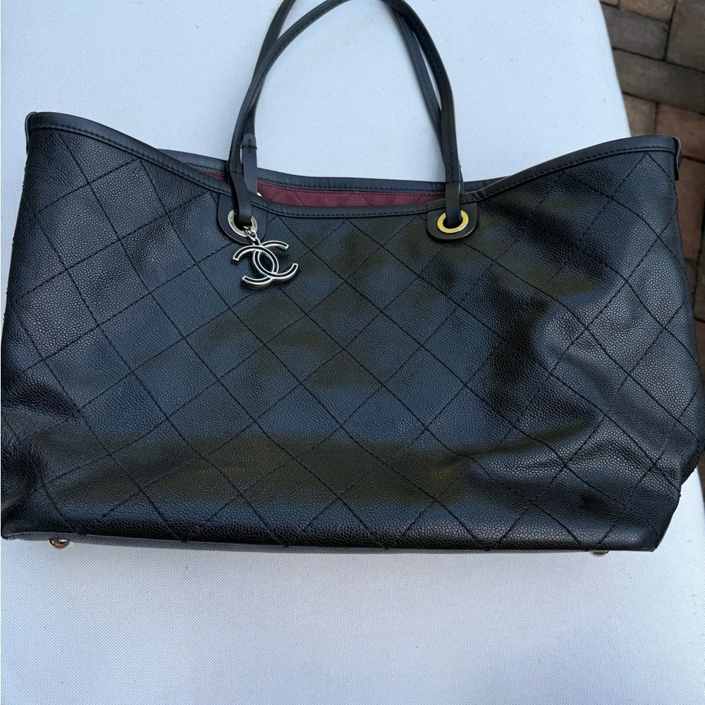 Chanel Black/Burgundy Quilted Shoulder Bag - Picture 1 of 16